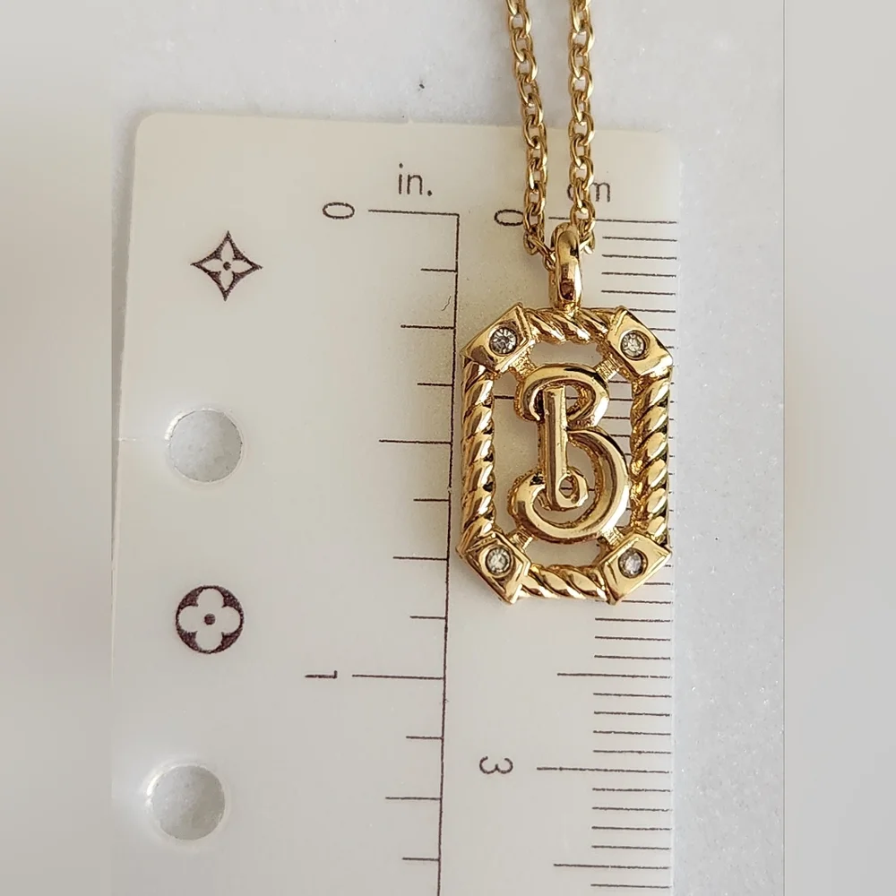 *SPECIAL PRICE* Burberry Vintage Gold Plated Necklace - Picture 5 of 5